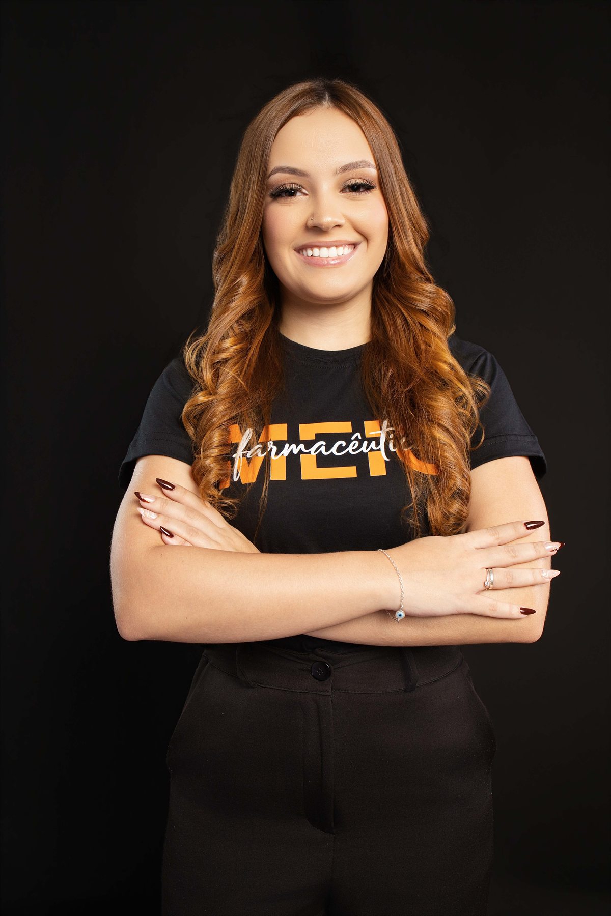 Retrato de formanda de Farmácia com camisa personalizada
