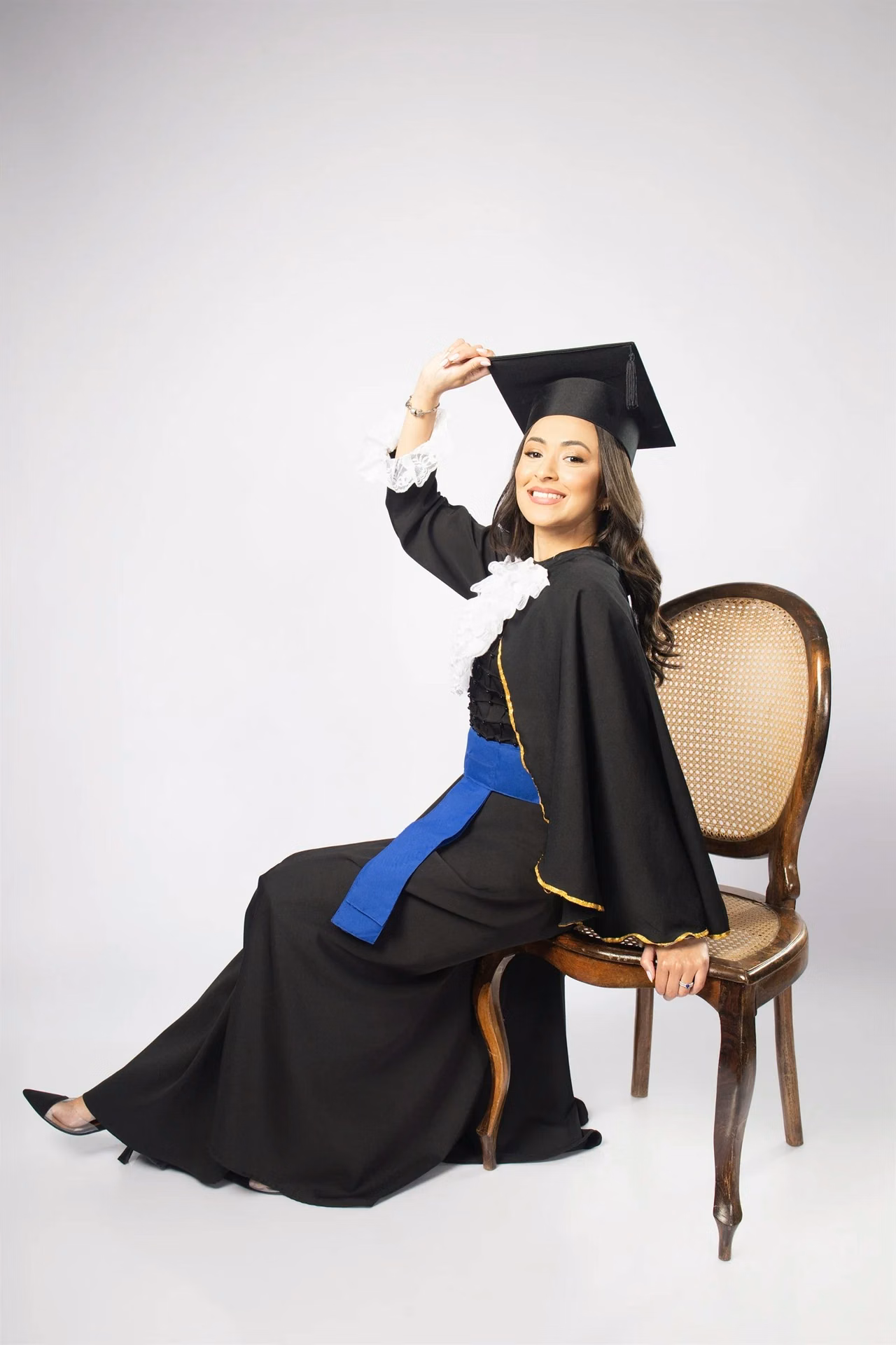 Foto de formatura de Sara, de Administração, no Estúdio Felipe Borges em Belo Horizonte