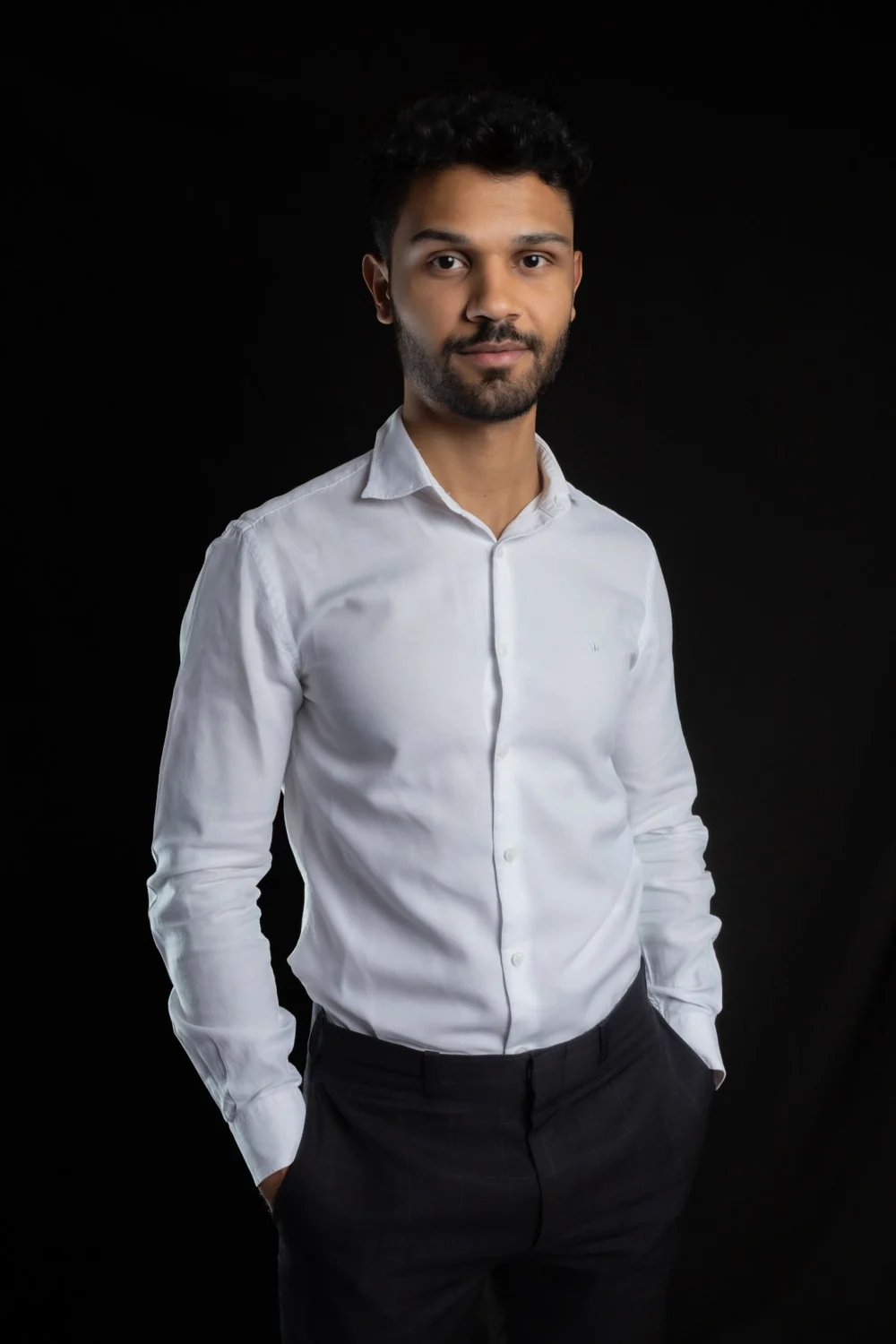 Filipe Ribeiro em retrato com camisa social